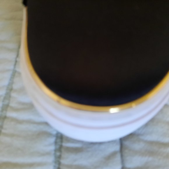 Women's Guess sneakers size 8.5 - Picture 7 of 7